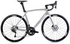 APACHE Gila RS3 stříbrná 28" kolo