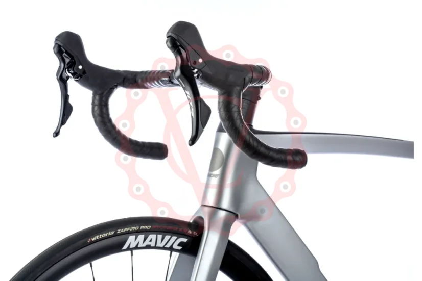 APACHE Gila RS3 stříbrná 28" kolo - Velikost: 56