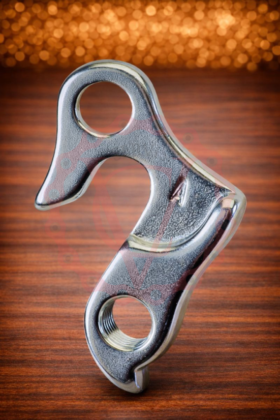 Koncovka/patka/hák rámu CM01