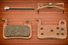 Brzdové destičky SHIMANO M06-MX metal, v krabičce