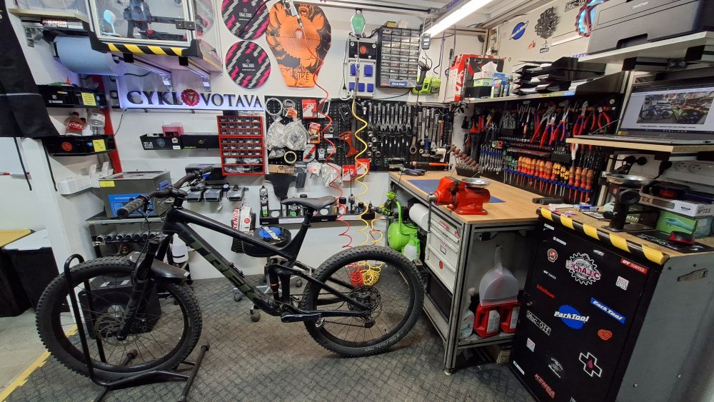 Kvalitní komponenty a doplňky na kolo, které sám používám