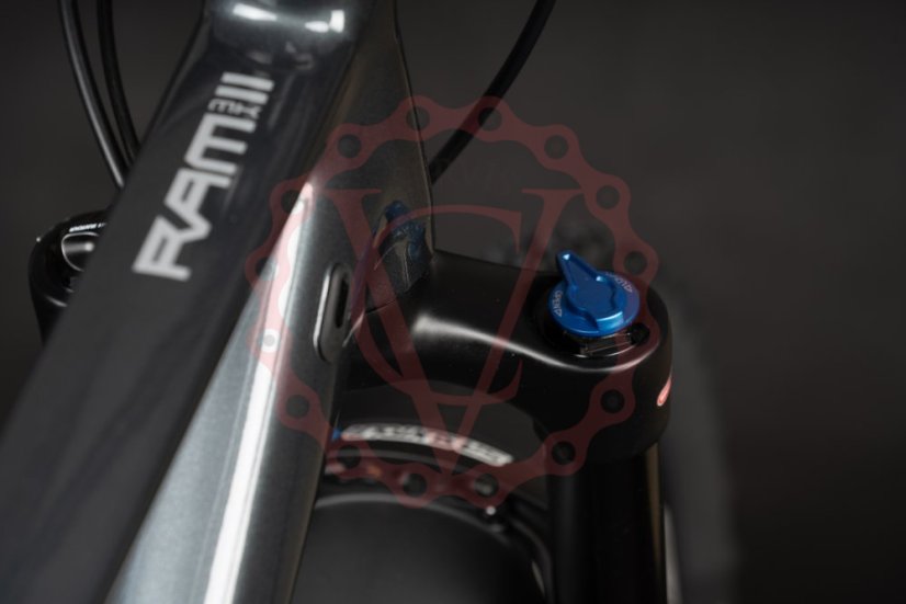 Qayron Ram MKII 1 Gray Metal 29" kolo - Velikost: M